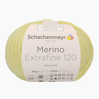 Knäuel Merino Extrafine 120 von Schachenmayr in frischem Zitronengelb.