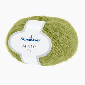Wolle Aparta in Oliv, 50 g mit Etikett.