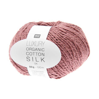 Garn 'Luxury Organic Cotton Silk dk' von Rico Design in Rosenholz, auf einem weißen Hintergrund.
