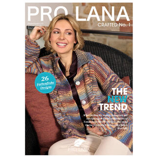 Pro Lana Heft Crafted No. 1 mit modischen Strickideen, Cover mit Model im bunten Cardigan.