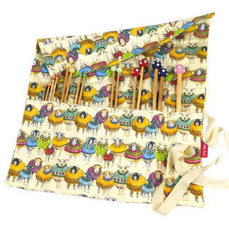 Nadeltas mit bunten Schafen und Stricknadeln