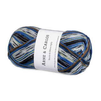Gestreiftes Wollknäuel Socks & More von Kremke in Blau und Braun.
