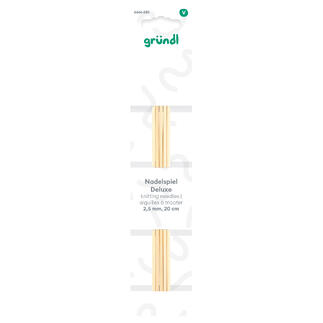 Gründl Nadelspiel Deluxe, 20 cm lang, aus hellem Holz.