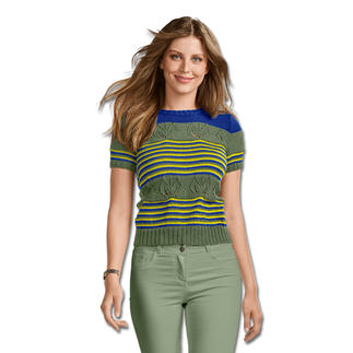 Damenpulli aus Micro in grün-blau gestreift, modern geschnitten.