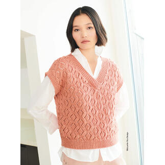 Frau in pfirsichfarbenem Pullunder aus Creative Silky Touch dk