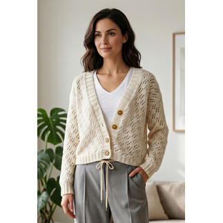 Beige Strickjacke mit Knöpfen und luftigen Mustern, charmant und modern.