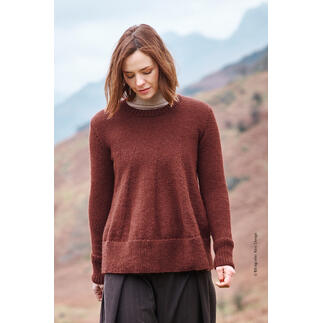 Pullover aus Soft Alpaca, getragen von einer Frau in natürlicher Umgebung.