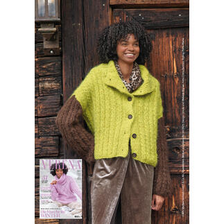 Grüne Jacke mit Stehkragen aus Nappy, kombiniert mit einer braunen Bluse.