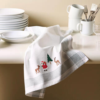 Tischdecke mit Stickerei des Weihnachtswald-Sets in Benutzung.