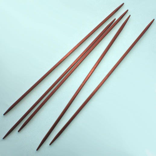KnitPro Cubic-Nadelspiele, 15 cm lange, schmale Holzstricknadeln.