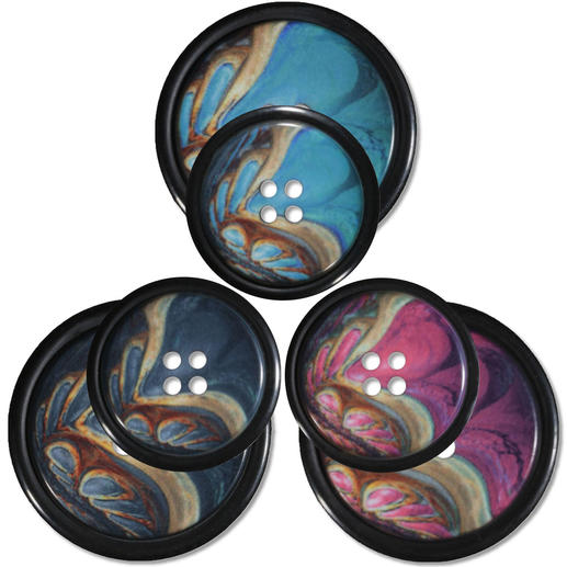 Verschiedene Knöpfe mit Marmoreffekt in kräftigen Farben