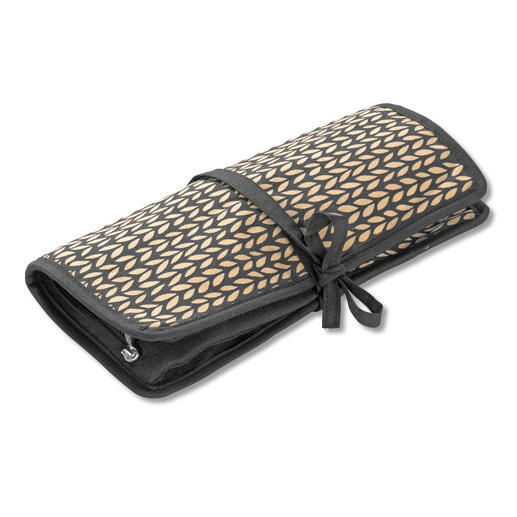 Nadeltasche für Strumpfstricknadeln, gerollt mit einem dekorativen Muster