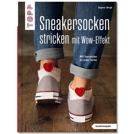 Buchcover mit Sneakersocken, die mit roten Herzen verziert sind.
