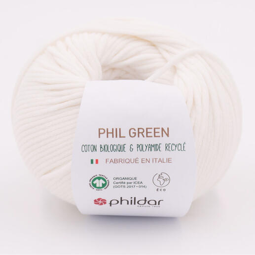 Strang von Phil Green Wolle in weiß auf weißem Hintergrund.