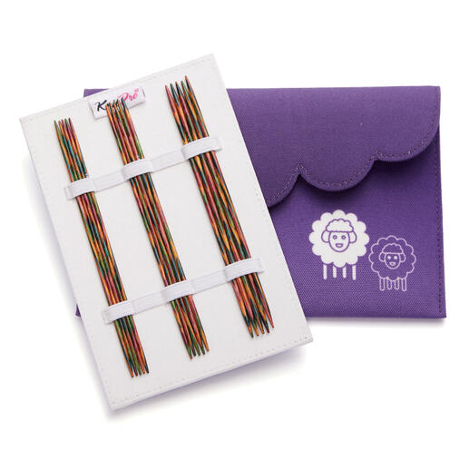 KnitPro Symfonie Nadelspiel-Set in lila Tasche mit bunten Stricknadeln.