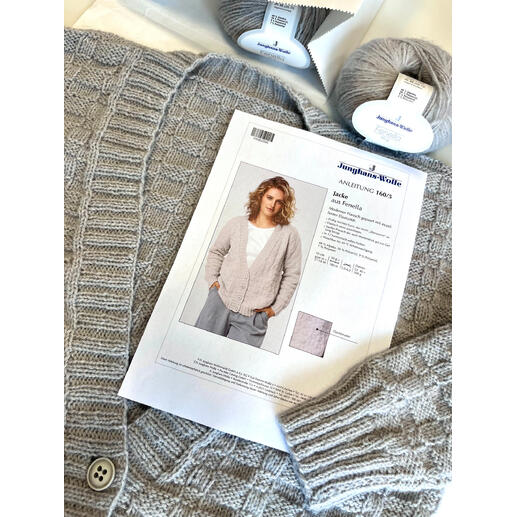 Jacke aus Fenella in Größe 36-40 mit Strickanleitung und Wolle