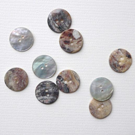 Perlmuttknopf in verschiedenen Farben, Ø 18 mm, 1 Stück.
