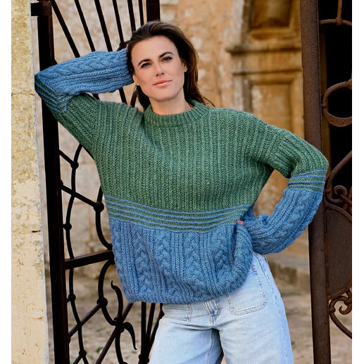 Pullover aus Linie 551 Solora, in Blaugrün mit strukturiertem Design.