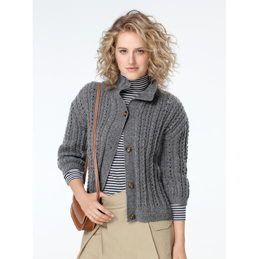 Graue Jacke aus Wool-Cashmere, mit strukturiertem Muster und Knöpfen.