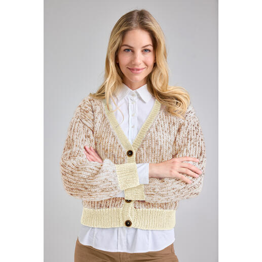 Jacke aus Animals und Merino-Extrafein in sandfarbenem Design.