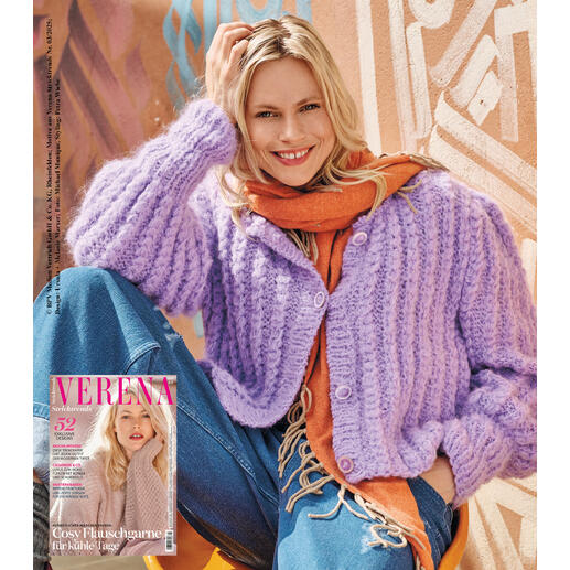 Jacke mit Puffärmeln aus Nappy in lila, abgebildet auf einem Modell mit Orange-Schal.