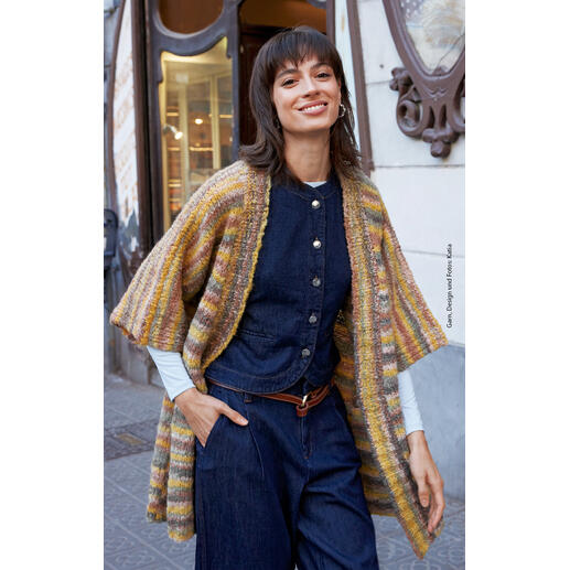 Frau trägt eine Jacke aus Shibuya von Katia in der Stadt