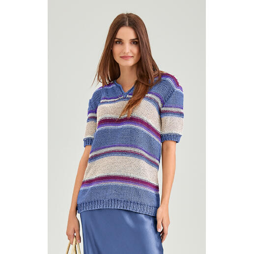 Gestreifter Pulli in Blau- und Beigetönen, Modell von Junghans-Wolle.