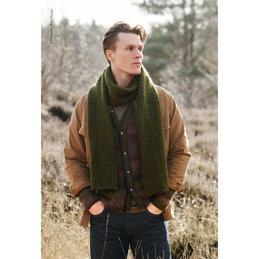 Herren-Schal aus Soft Alpaca in einer eleganten, grünen Farbe, getragen von einem Mann.