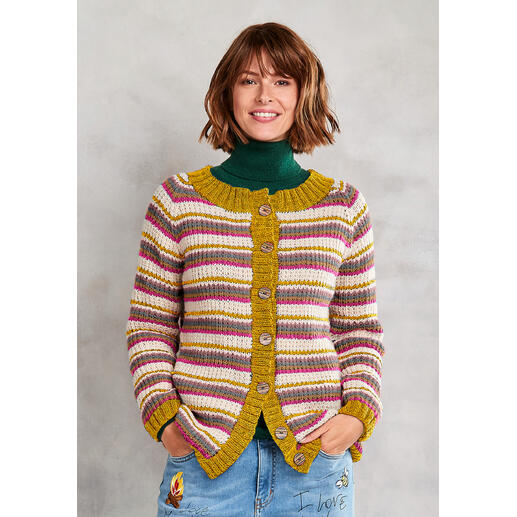 Gestreifte Jacke aus Monello-175 Uni, getragen von einer Frau mit lässigem Look.
