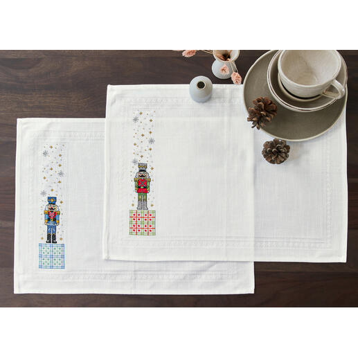 Platzdeckchen mit Nussknacker-Motiv in festlicher Atmosphäre