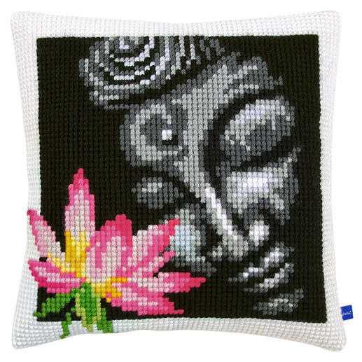 Kreuzstichkissen mit Buddha-Motiv und Lotusblüte.