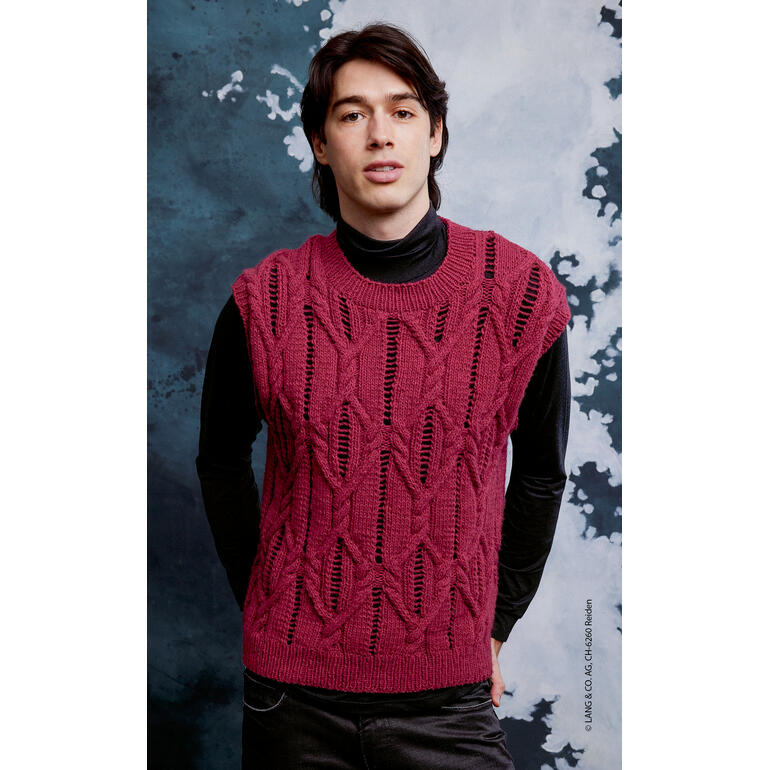 Mann trägt einen roten Herrenpullunder mit stylischem Zopfdesign.