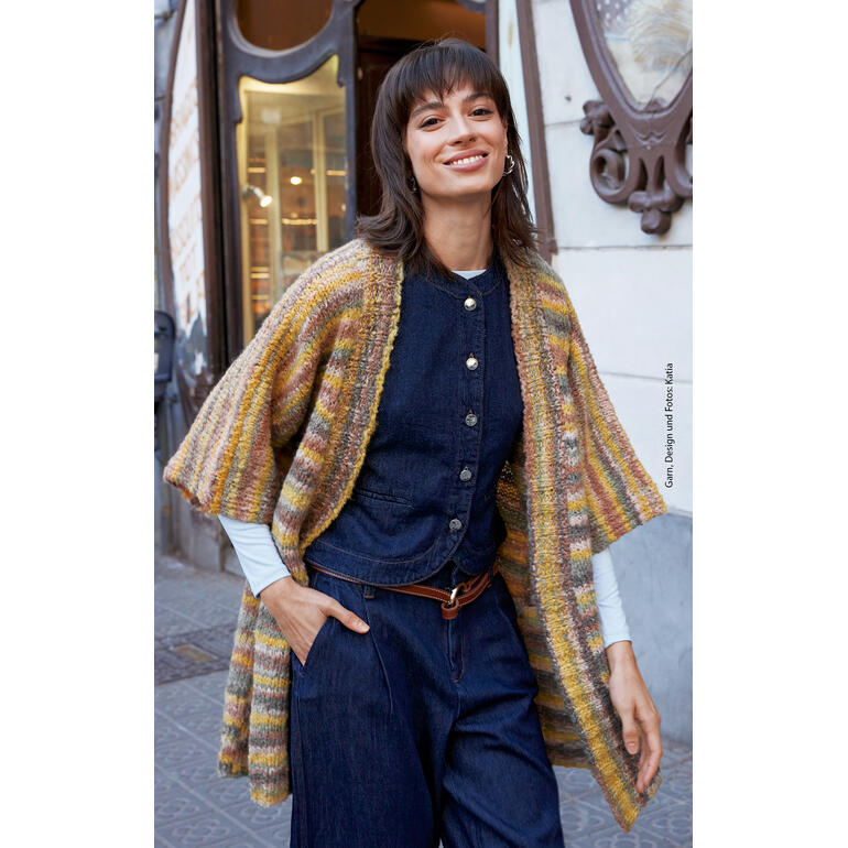 Frau trägt eine Jacke aus Shibuya von Katia in der Stadt