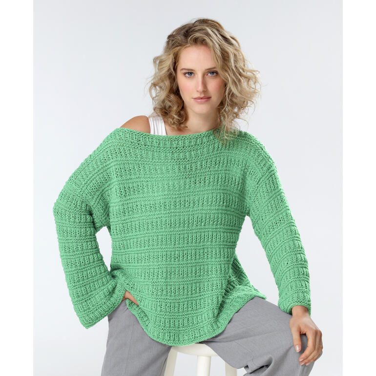 Grüner Pullover aus Lotti-Uni mit weitem Schnitt und grober Strickstruktur.