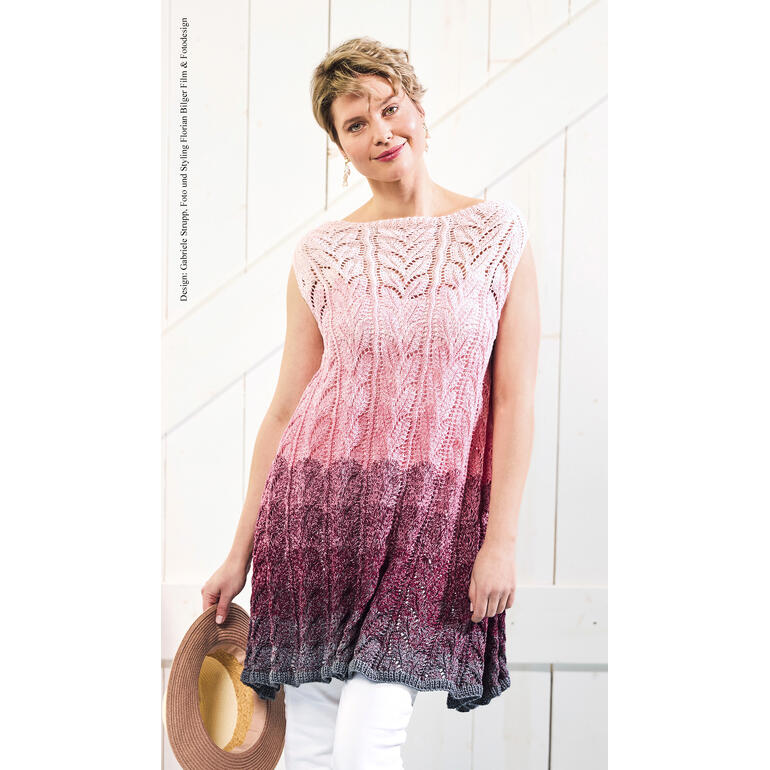 Tunika in sanften Farbtönen, gezeigt von einer Frau, Modell von Woolly Hugs.