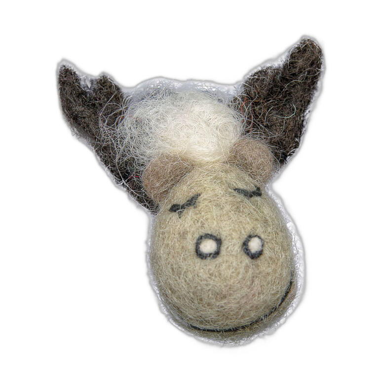Filzrentier mit braunem Geweih und Gesicht, niedlich gestaltet.