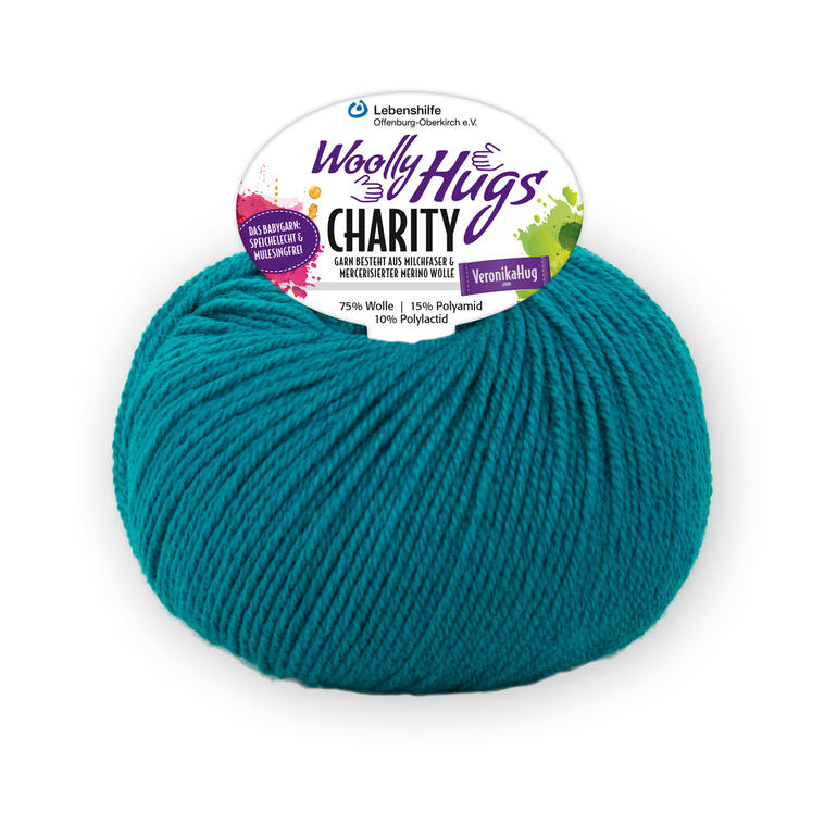 Charity von Woolly Hugs in Türkis, rundes Wollknäuel auf hellem Hintergrund