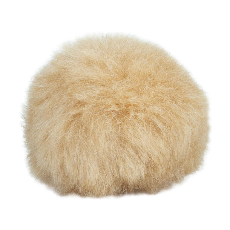 Beiger Mini Fell-Pompon aus Acryl auf weißem Hintergrund