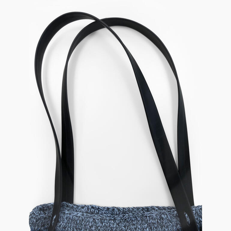 Schwarze Taschengriffe aus strapazierfähigem Material