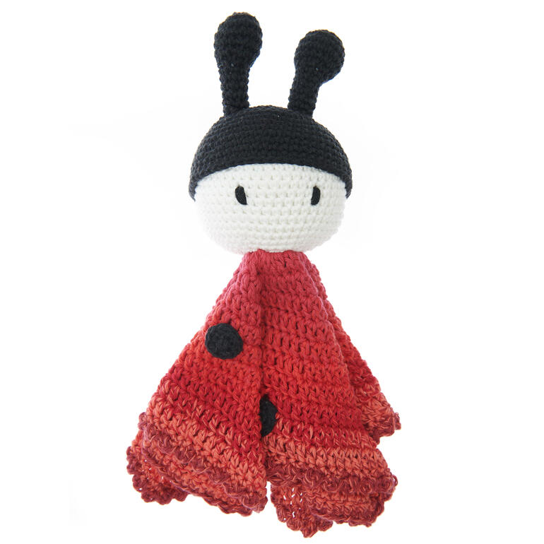 Häkelset Ricorumi Baby Blankies Marienkäfer mit einem gehäkelten Marienkäfer.