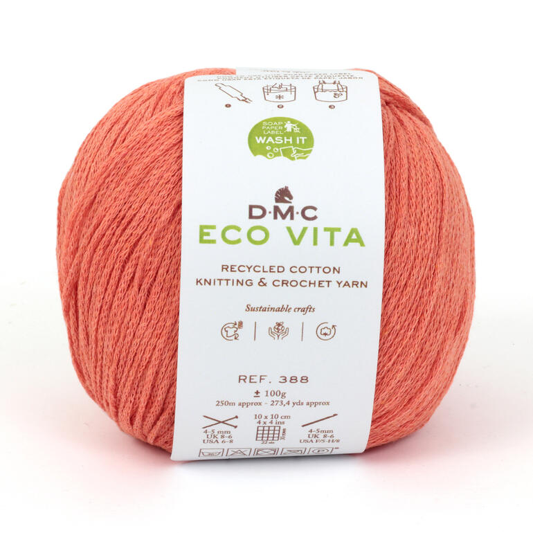 Eco Vita von DMC in Koralle, Garnkugel auf weißem Hintergrund.