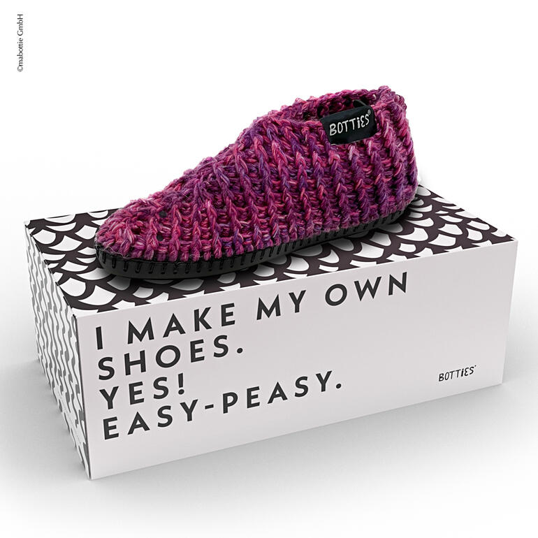 Starter-Set mit originalen Häkelbotties in lila auf Verpackung.