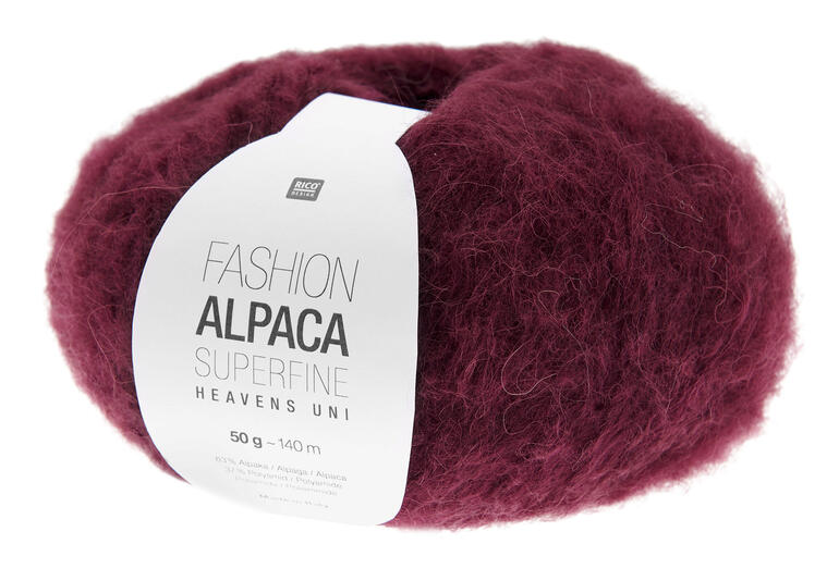 Häkelgarn in Bordeauxfarbe, weich und fluffig, in einer runden Form
