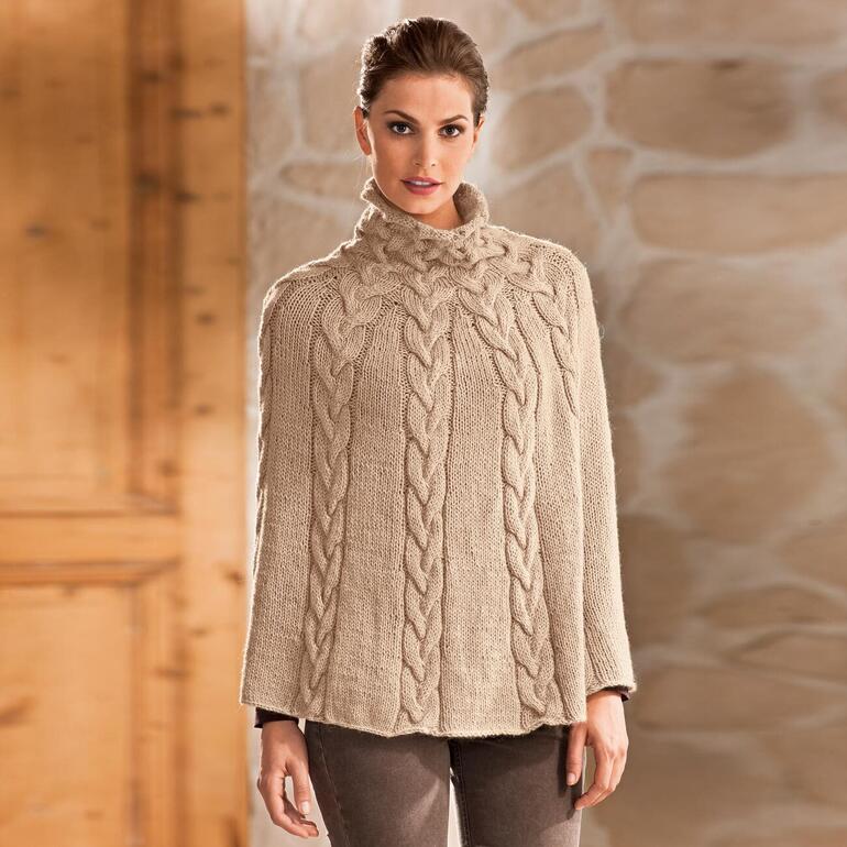 Damenponcho aus Peru in hellem Beige mit Zopfmuster.