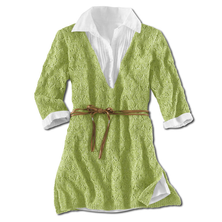 Leicht ausgestellter Damenpullover in Grün mit seitlichen Schlitzen.