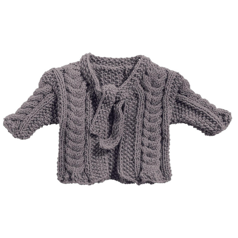 Grau gestrickte Babyjacke mit Schleife.