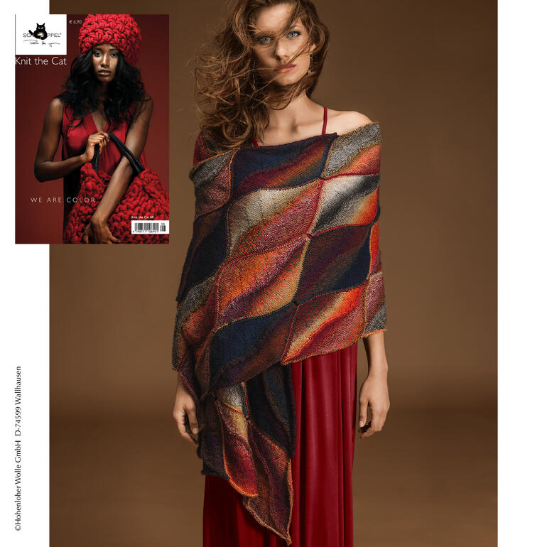 Schal aus Zauberball® Stärke 6, farbig gemustert, getragen von einer Frau.