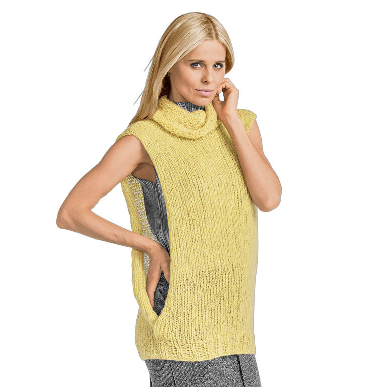 Damen Pullunder in zartem Gelb mit hohem Kragen und offenen Seiten.
