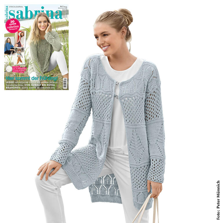 Damenjacke aus Merino-Cotton in hellblau, Model mit Mundschutz.