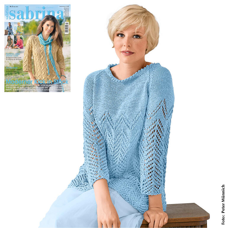 Damenpullover aus Bandana, in hellblauer Farbe, locker geschnitten.